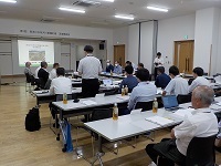 開会 (JPG 76.8KB)