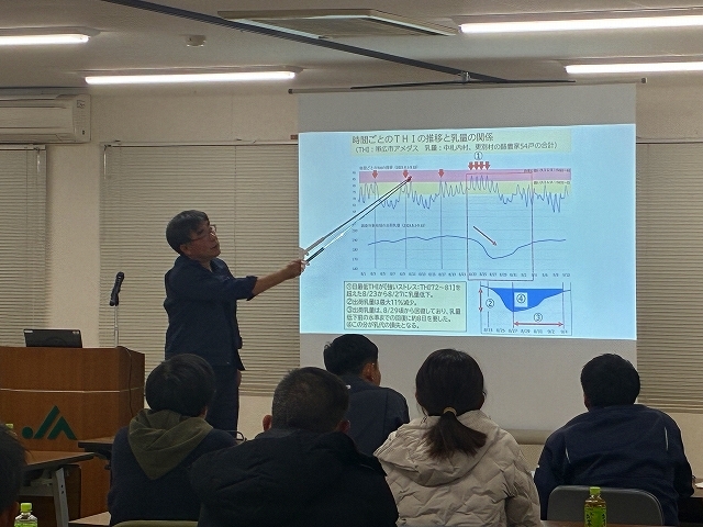 写真4　高温対策について説明（普及センター）