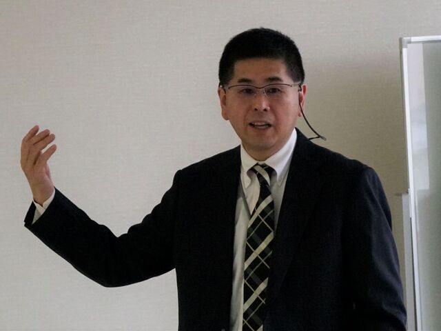 講師の普及センター職員