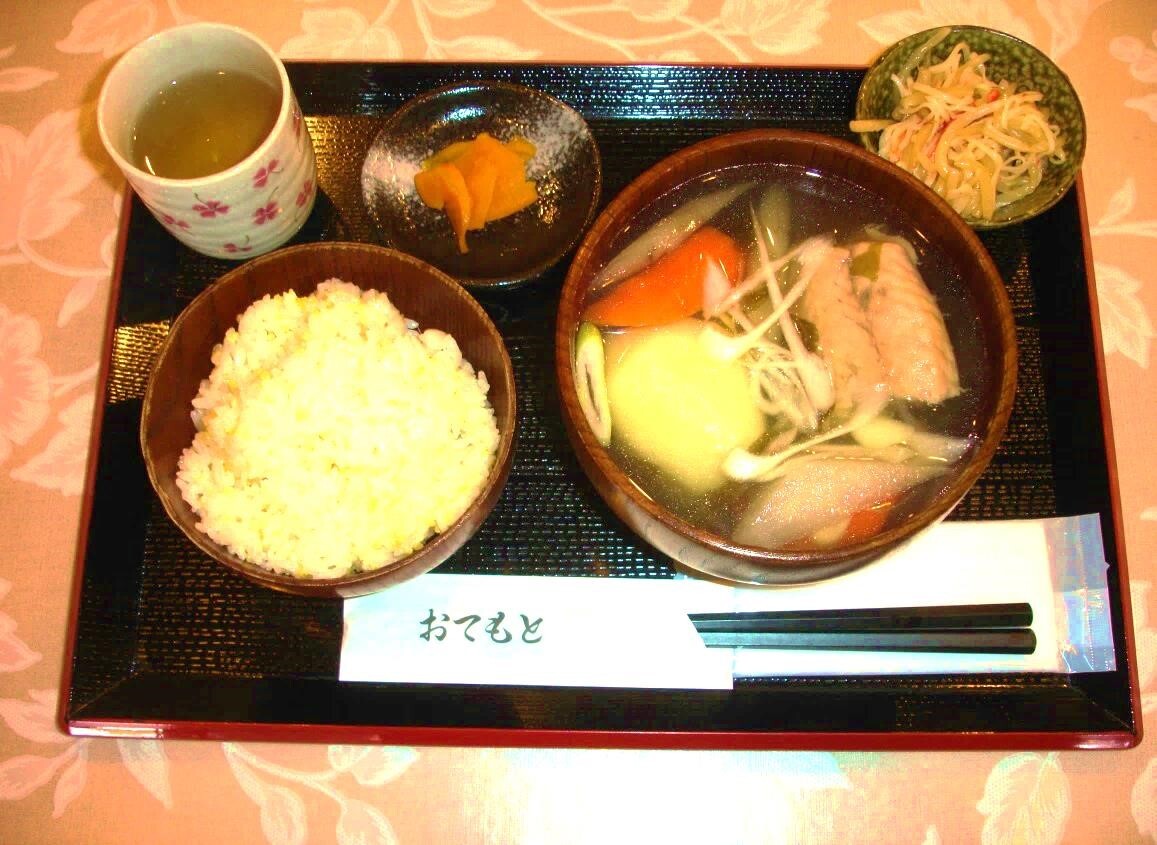 元祖白老オハウ定食　８００円（税込み）